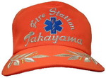 救急救命士がかぶるオレンジ色の帽子の写真