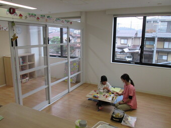病児保育室の室内の写真