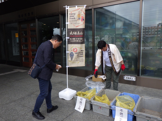 市役所前ごみ回収の画像その1