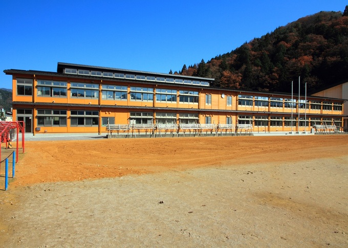 写真：国府小学校