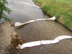 油流出した川