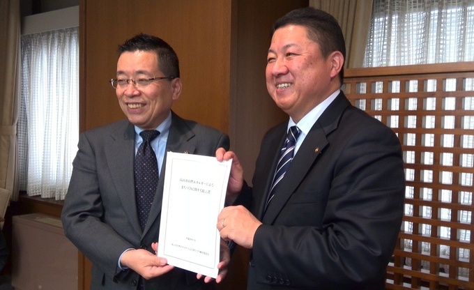 自然エネルギーによるまちづくりに関する提言書が提出されました
