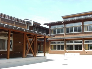 高山市立東小学校の校舎画像