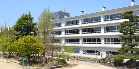 高山市立西小学校の校舎画像