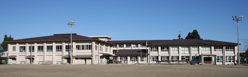高山市立花里小学校の校舎