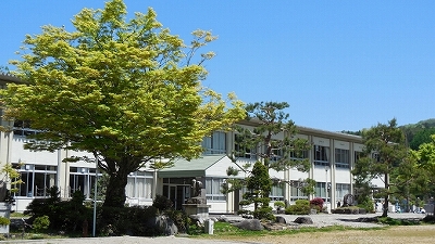 高山市立荘川小学校の校舎