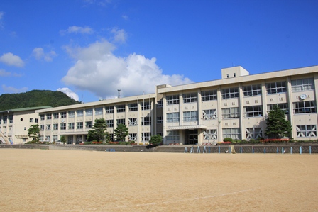 高山市立久々野小学校の校舎