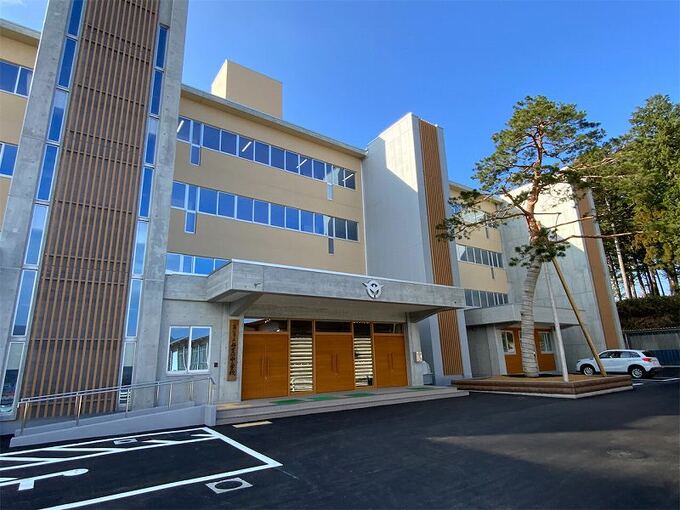 高山市立丹生川中学校の校舎