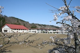 高山市立荘川中学校の校舎