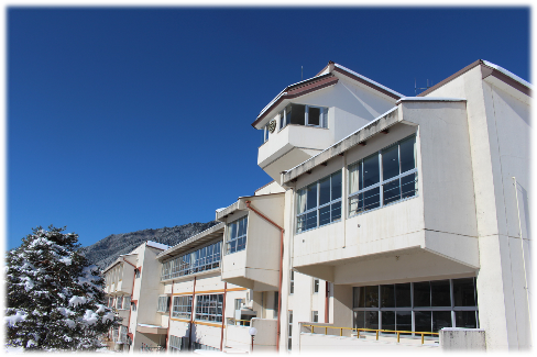宮小学校の校舎の画像