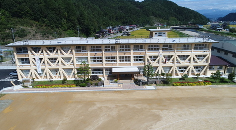 写真：清見中学校　全景