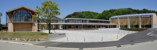 木の温もり漂う校舎