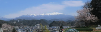 学校から仰ぎ見る乗鞍岳