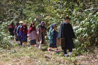 旧野麦街道糸引き工女行列再現