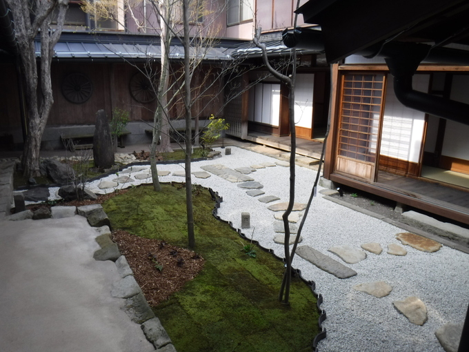 村半 北庭園