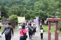 てくてくウォークをする参加者