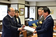 高山市行政改革推進委員会からの答申のようす