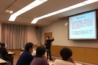 児童虐待防止に関する講演会のようす