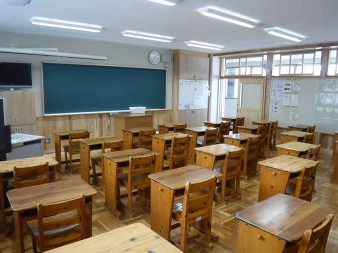 丹生川中学 教室
