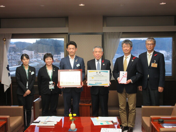 10月28日木曜日 明治安田生命保険相互会社岐阜支社様へ寄附感謝状の贈呈式がありました 高山市