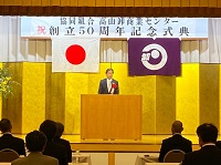 写真：祝辞を述べる田中市長