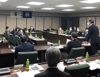 写真：上山市議会の皆さんに歓迎のあいさつをする田中市長