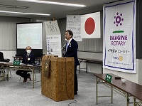 写真：市政に臨む思いを講話する田中市長
