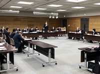 写真：市長と語る会の冒頭であいさつをする田中市長