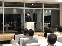 写真：認定農業者の皆さんに向けて講話をする田中市長