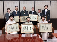 写真：茶道・日本舞踊・獅子舞・邦楽（雅楽）・民俗技術の功労で受賞された皆さん