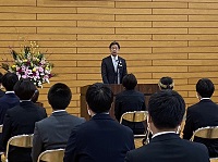 写真：祝辞を述べる田中市長