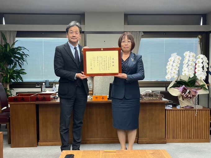 感謝状の贈呈（高山市長室にて）　令和4年10月19日