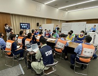 写真：訓練の全体総括のようす