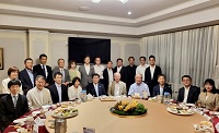 写真：県人会の皆さんとの夕食会