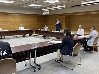 写真：実行員会であいさつをする田中市長