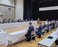 写真：県内各市の市長が共通の課題などについて協議する様子