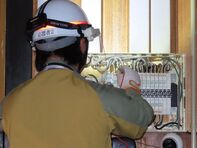 電気配線点検のようす