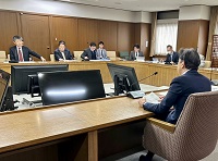 写真：市の施策について協議するようす