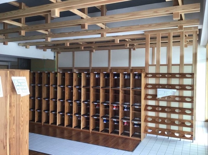 江名子小学校　昇降口　写真