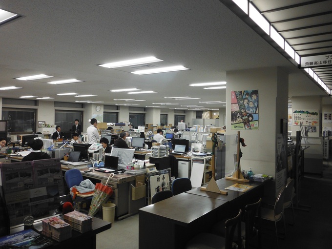 市役所雇用産業創出課　LED照明改修後　写真