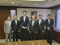 金子議員、3市1村首長、蔡明耀台北駐日経済文化代表処公使（副代表）らと共に