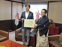 全国剣詩舞コンクール岐阜県大会優勝を報告された上屋修一さん