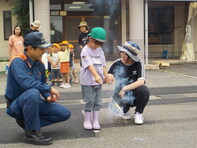 おもちゃ花火教室の様子