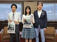 県農業高校生海外実習派遣事業に参加する飛騨高山高校の小林侑世さんと松木仁美さん