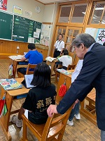 朝日小学校にて市長が授業参観