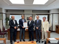 飛騨高山温泉協議会長より要望書を受領した市長
