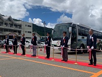 開通式でのテープカットの様子