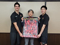 高山市でホームゲームを行うライアン・ローガン岐阜スゥープス主将ら