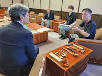 さじフェスを説明する塩谷英雄実行委員会代表