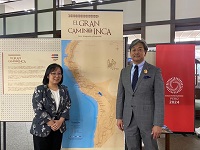 マエダ・アンネ在東京ペルー共和国総領事館総領事とともに記念撮影